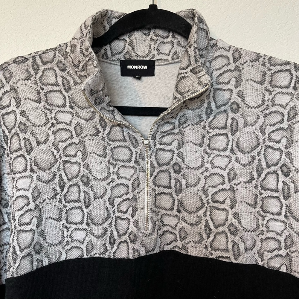Monrow Supersoft Color Block Snake Print Pullover… - image 3